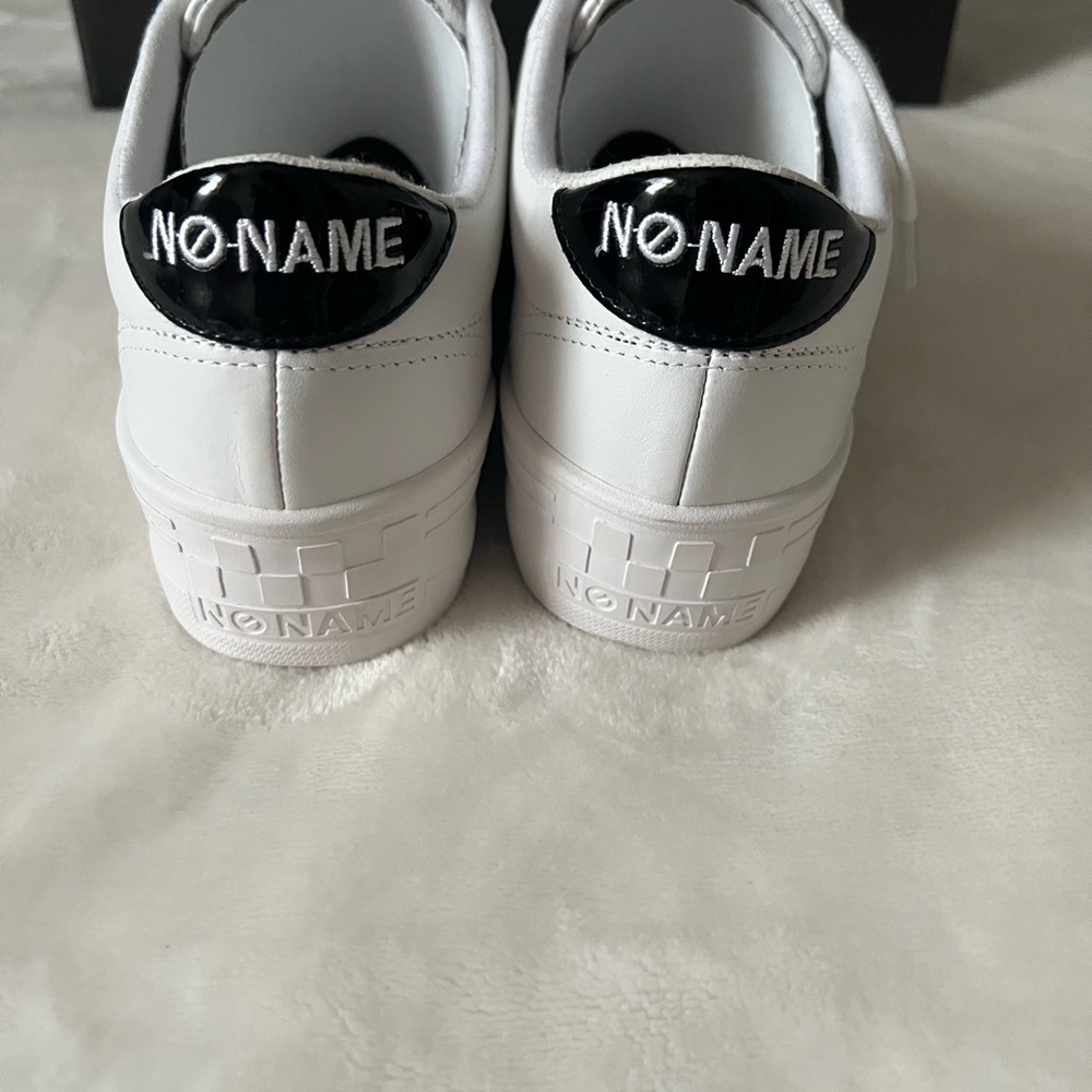 No name athletic shoes - Picture 3 of 5